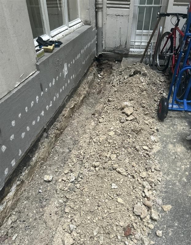 Tranchée pour canalisation extérieure