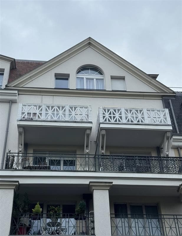 Façade immeuble avec balcons