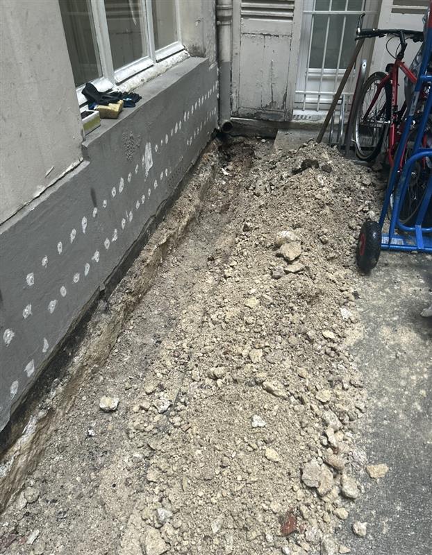 Tranchée pour canalisation extérieure